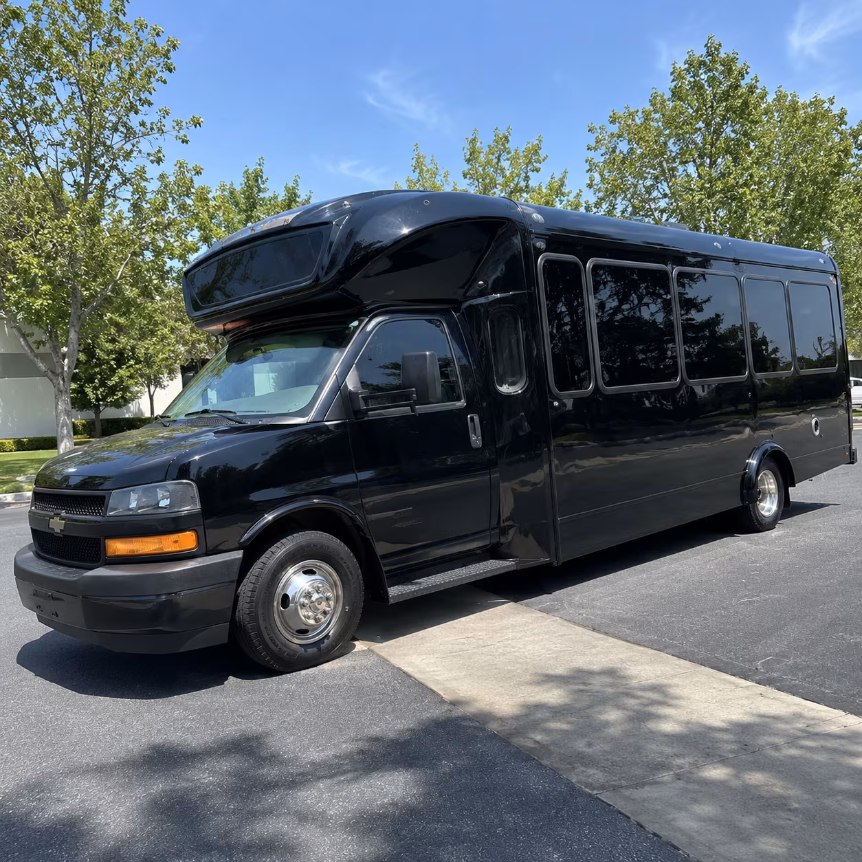 bend 15 passenger party bus