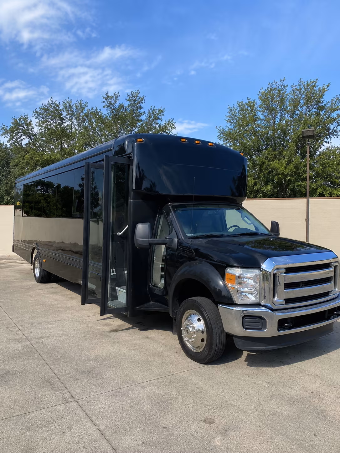 bend 20 passenger party bus