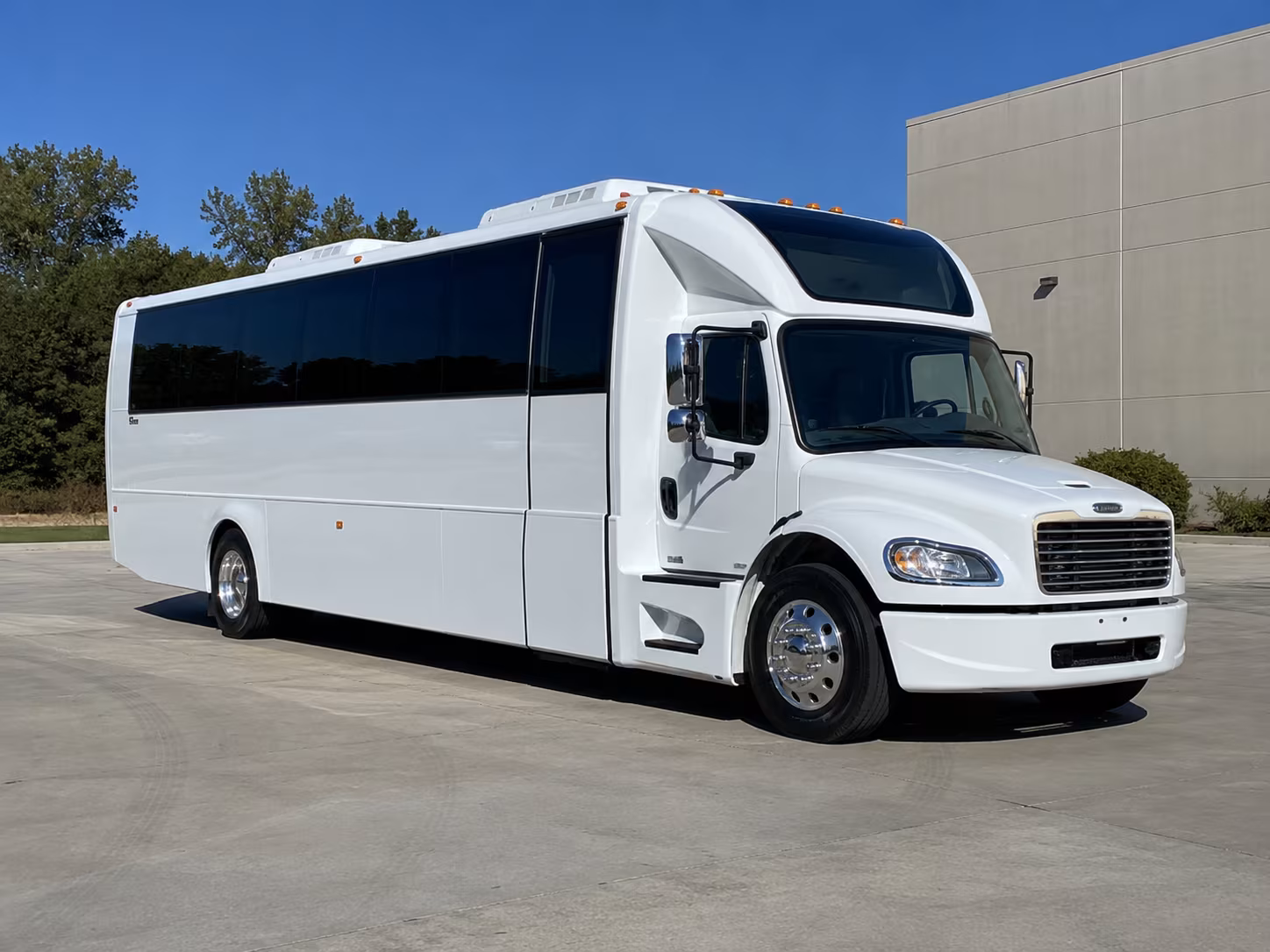 bend 28 passenger party bus