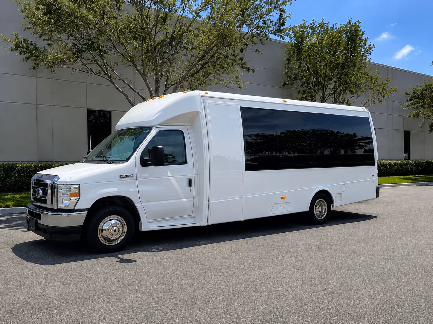 bend charter bus