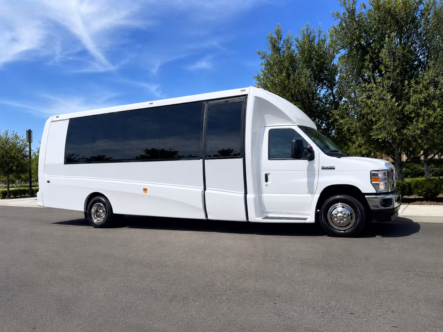 bus rentals for bend winery and vineyard wedding weekends