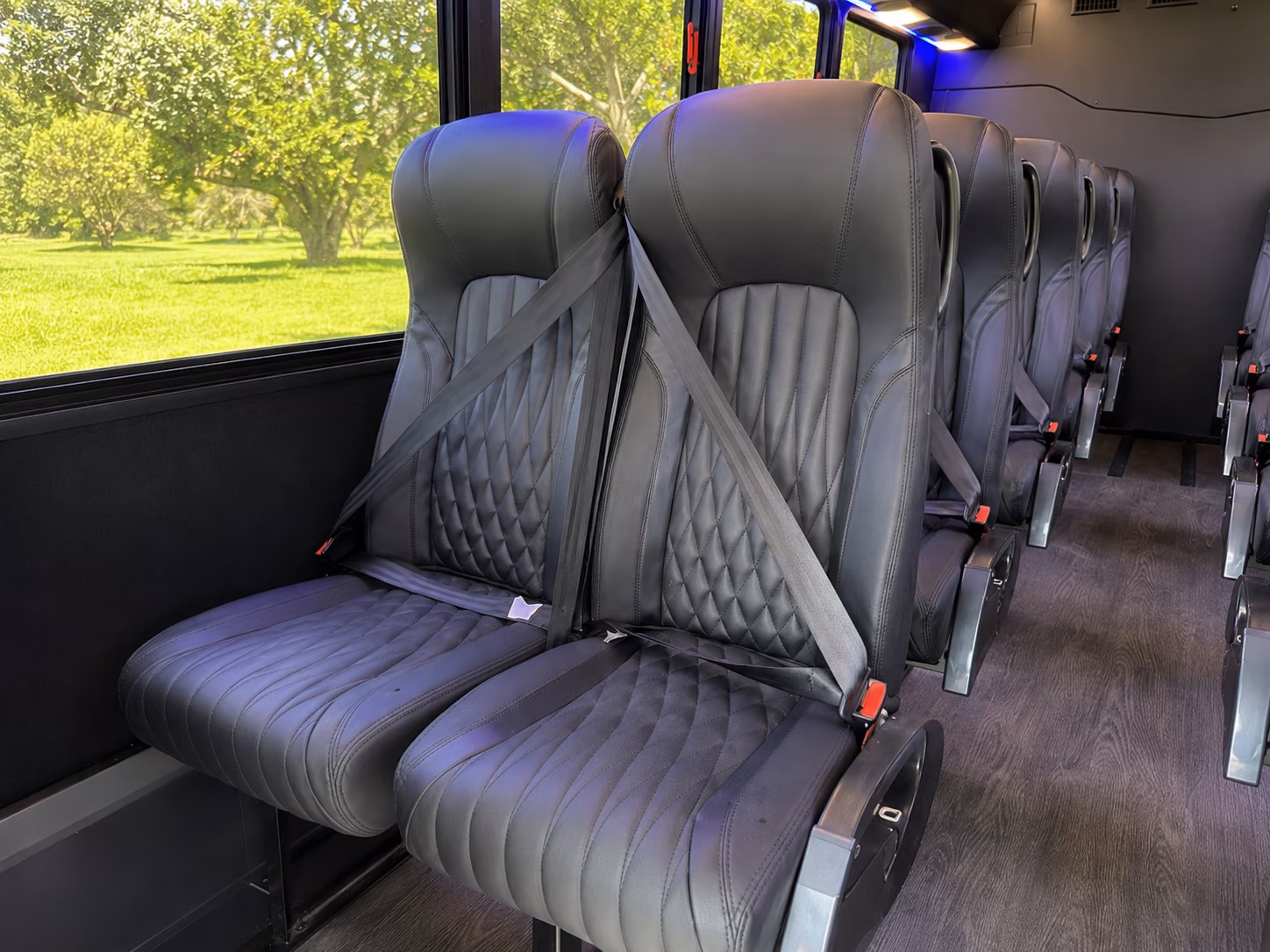 minibus rentals for bend wedding party transportation