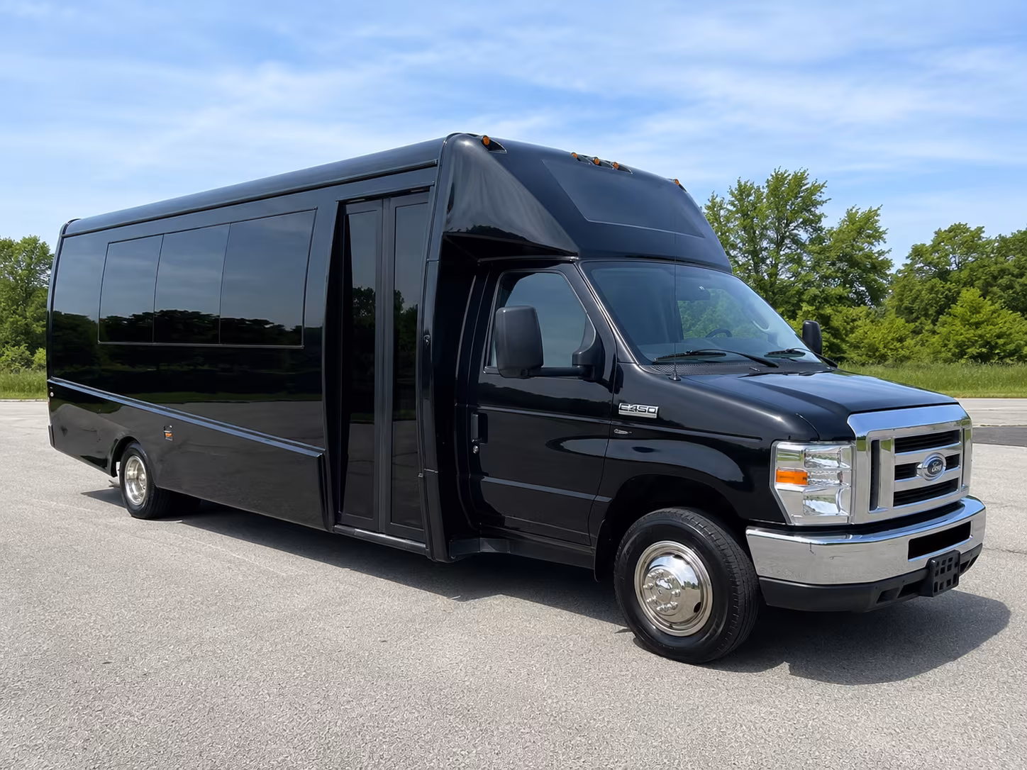 minibus rentals for winery day trips from bend to the applegate valley