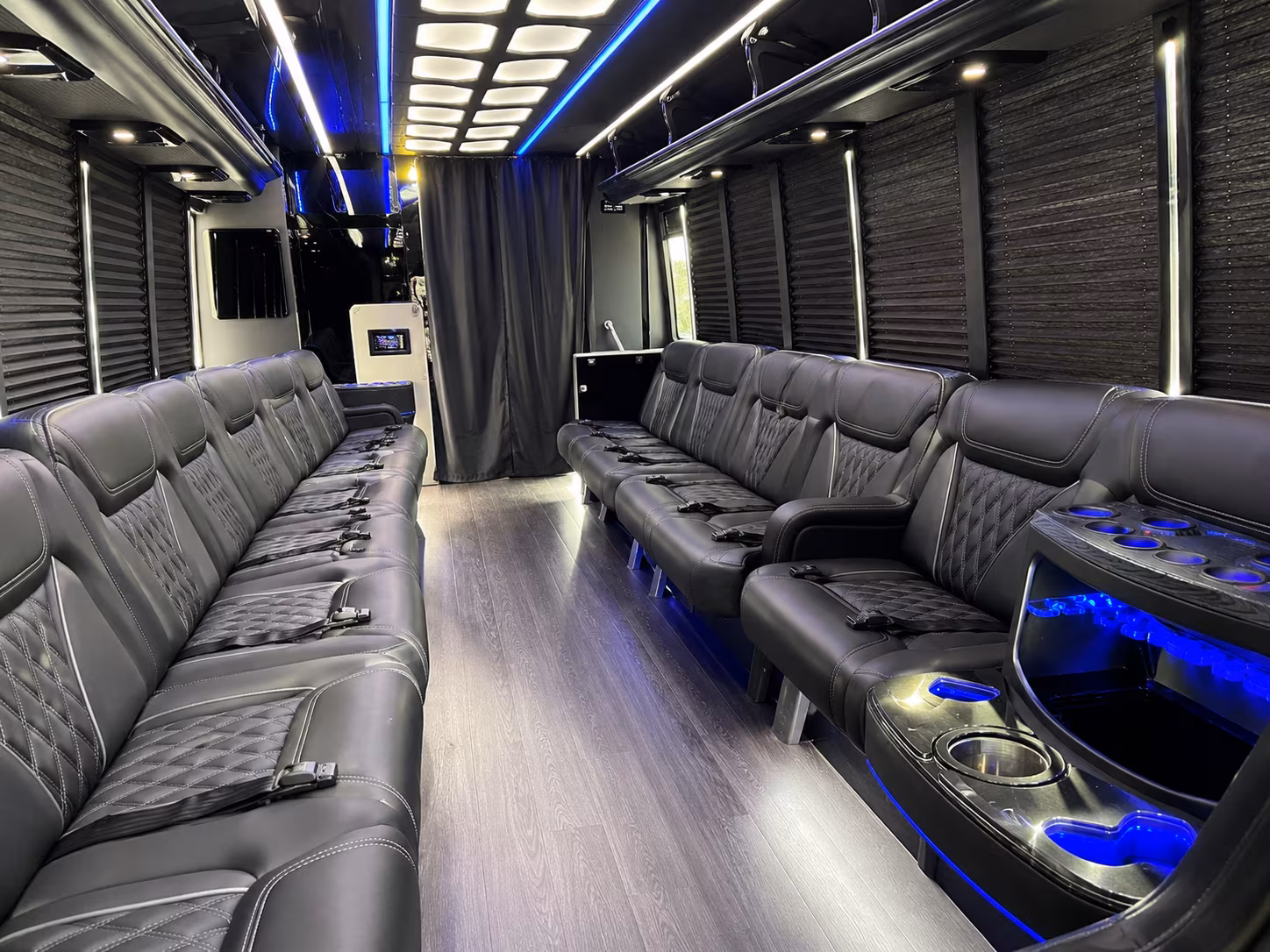 rent a party bus in bend for pre prom dinners and photo stops